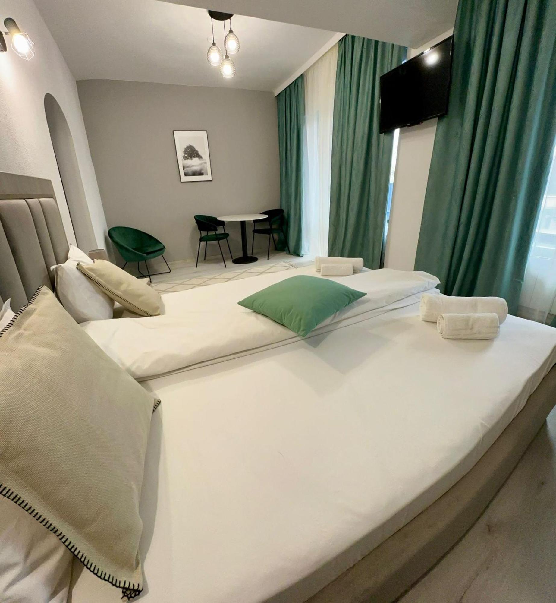 Hotel Green House Craiova Exterior foto