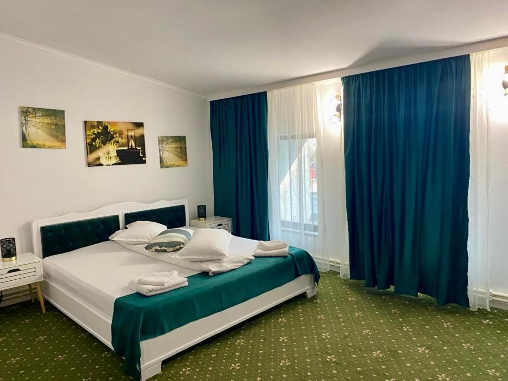 Hotel Green House Craiova Exterior foto